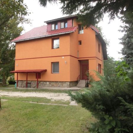 Pilis Apartman Piliscsaba Экстерьер фото