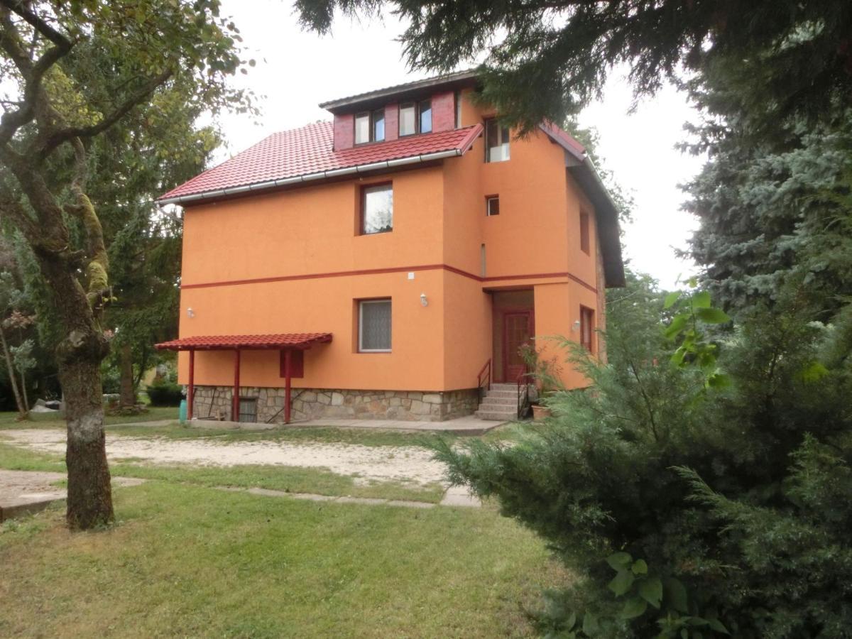Pilis Apartman Piliscsaba Экстерьер фото