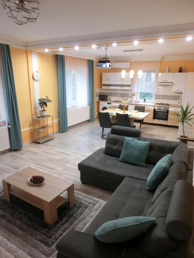 Pilis Apartman Piliscsaba Экстерьер фото