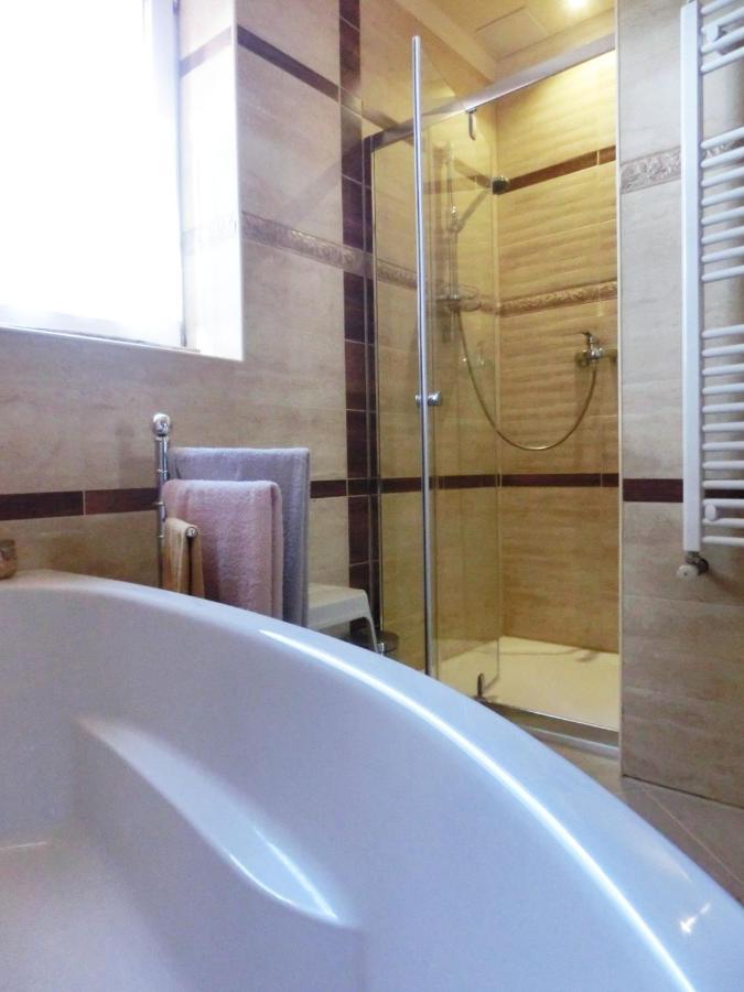 Pilis Apartman Piliscsaba Экстерьер фото